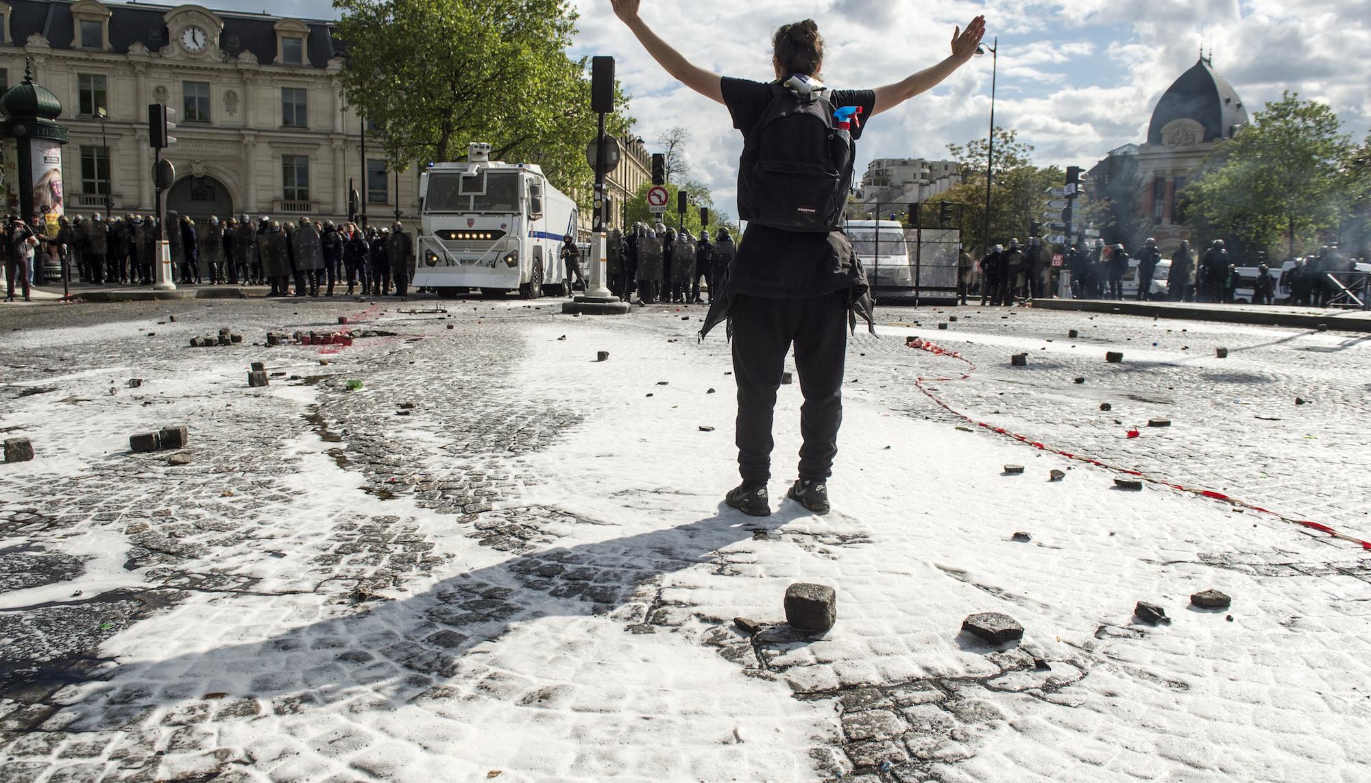 Manifestación 1 May París puente de austerlitz