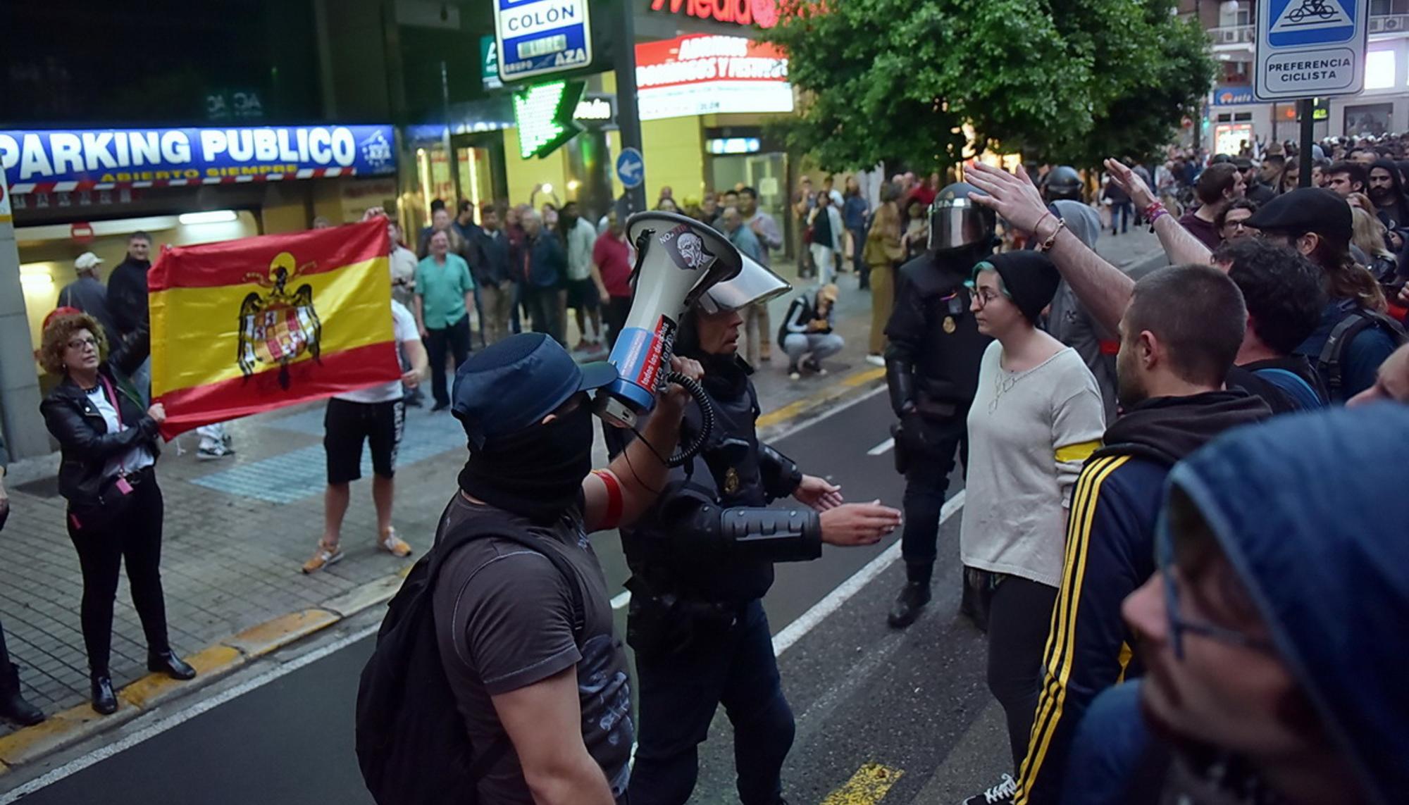 Bandera franquista en el 9 d'Octubre